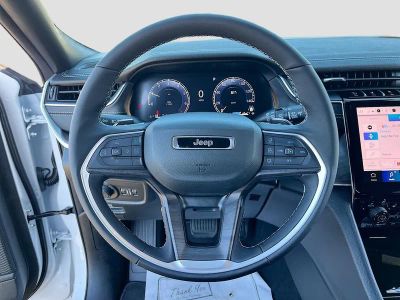 2025 Jeep Grand Cherokee — photo 11 view