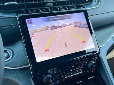 2025 Jeep Grand Cherokee — photo 14 view