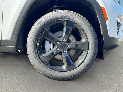 2025 Jeep Grand Cherokee — photo 30 view