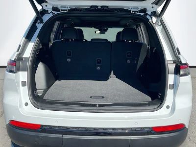 2025 Jeep Grand Cherokee — photo 26 view