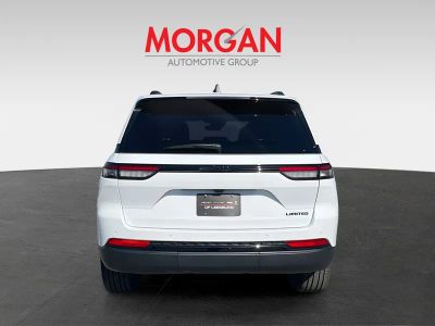 2025 Jeep Grand Cherokee — engine compartment view