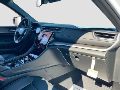2025 Jeep Grand Cherokee — photo 29 view