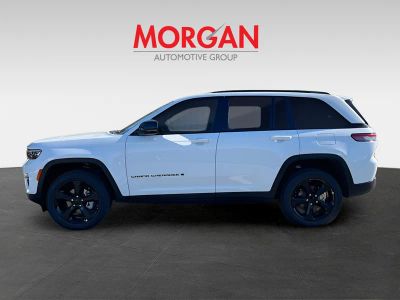 2025 Jeep Grand Cherokee — interior view