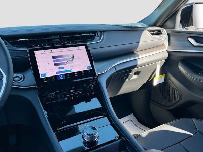 2025 Jeep Grand Cherokee — photo 24 view