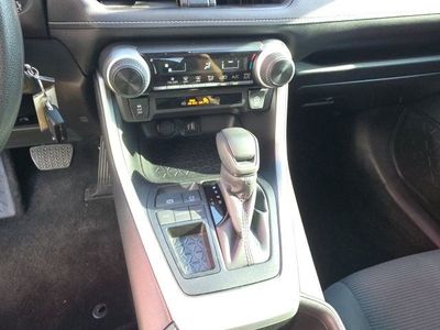 2025 Toyota RAV4 - Photo 18