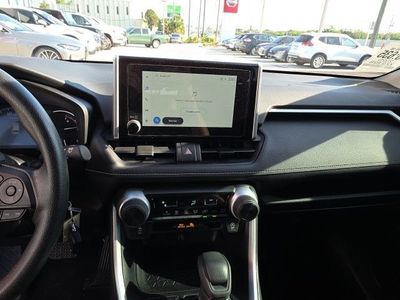 2025 Toyota RAV4 - Photo 17