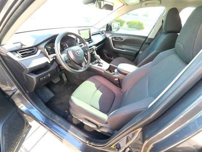 2025 Toyota RAV4 - Photo 12