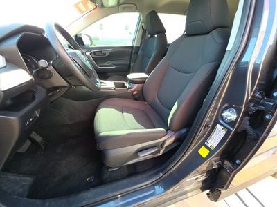 2025 Toyota RAV4 - Photo 13