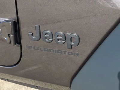 2026 Jeep Gladiator — photo 13 view