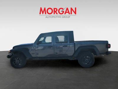 2026 Jeep Gladiator — photo 8 view