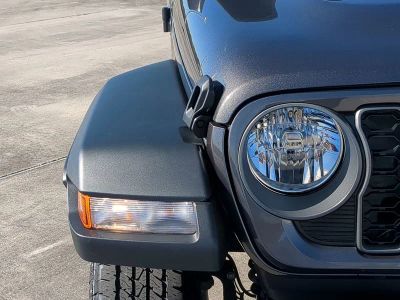 2026 Jeep Gladiator — photo 10 view
