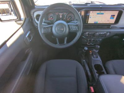 2026 Jeep Gladiator — photo 17 view