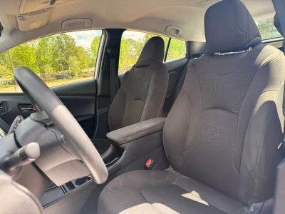 2019 Toyota Prius - Photo 16