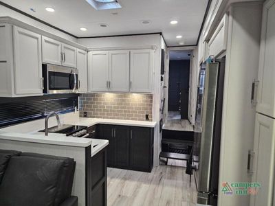 2025 Keystone RV Avalanche - Photo 10