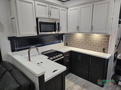 2025 Keystone RV Avalanche - Photo 11