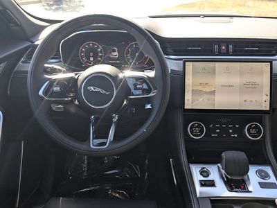 2026 Jaguar F-PACE — photo 13 view