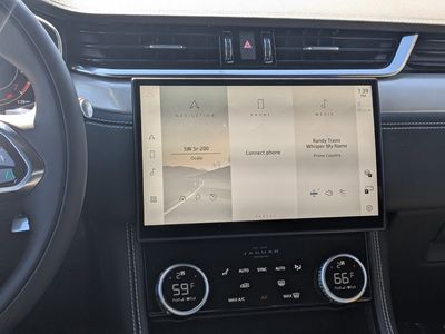 2026 Jaguar F-PACE — photo 15 view