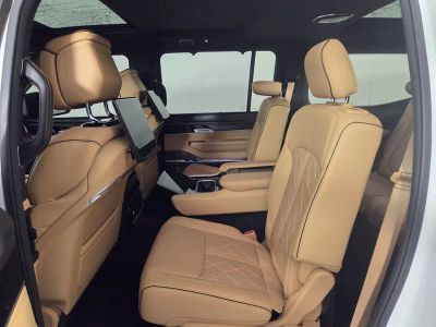 2025 Jeep Grand Wagoneer — photo 26 view