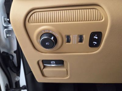 2025 Jeep Grand Wagoneer — photo 21 view