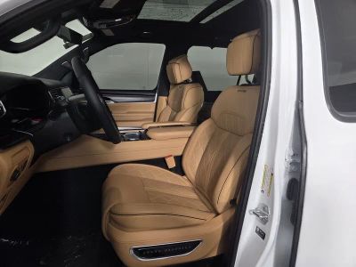 2025 Jeep Grand Wagoneer — photo 12 view