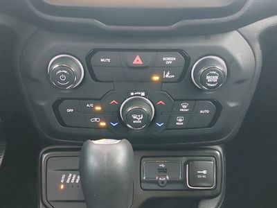 2023 Jeep Renegade - Photo 13