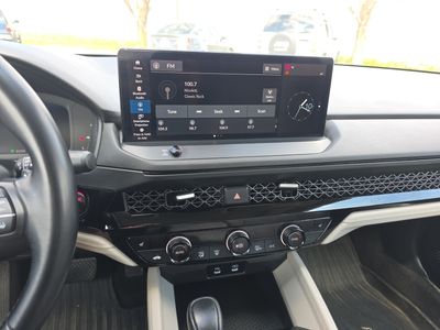 2023 Honda Accord Hybrid — photo 11 view