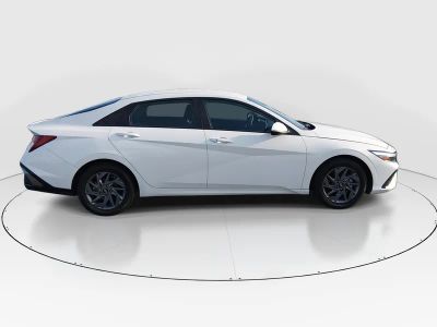 2024 Hyundai Elantra - Photo 8