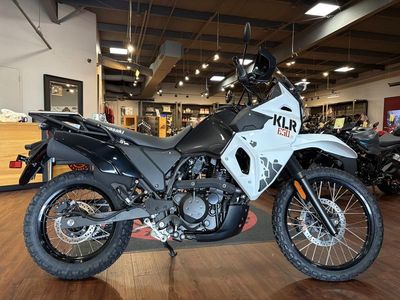 2025 Kawasaki KLR650 S Pearl Crystal White/Metallic Carbon Gray - Photo 3