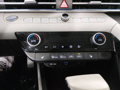 2024 Hyundai Elantra - Photo 18