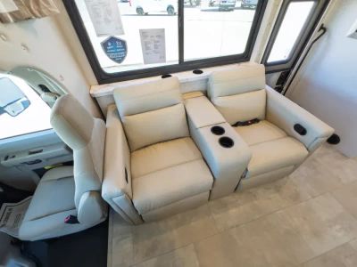 2027 Thor Motor Coach CHATEAU — photo 10 view
