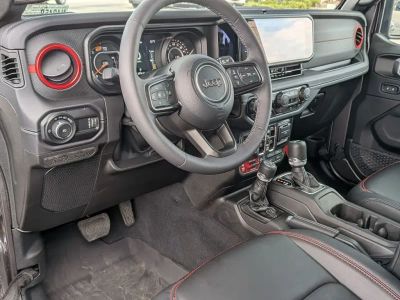 2025 Jeep Wrangler - Photo 27