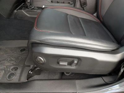 2025 Jeep Wrangler - Photo 12