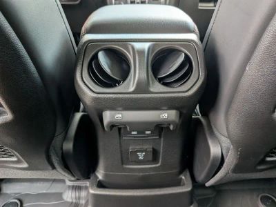 2025 Jeep Wrangler - Photo 28