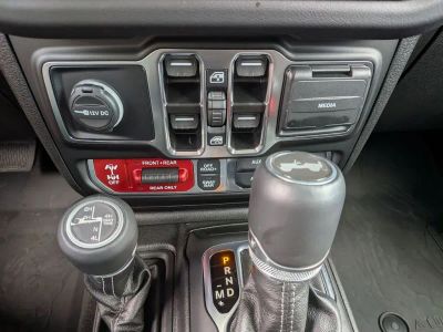 2025 Jeep Wrangler - Photo 15