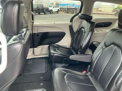 2023 Chrysler Pacifica — photo 16 view
