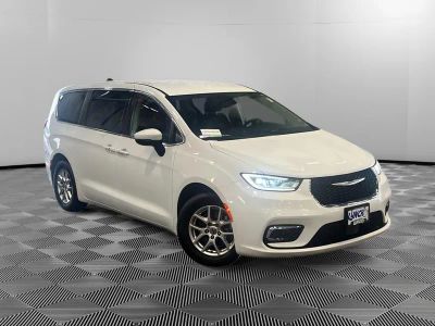 2023 Chrysler Pacifica — detail view