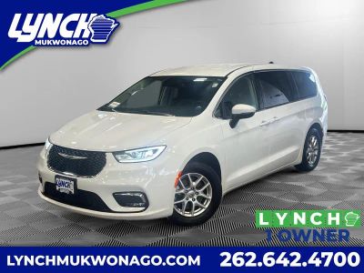 2023 Chrysler Pacifica Touring L in Bright White Clearcoat — front three-quarter view