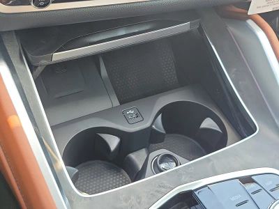 2027 BMW X6 — photo 33 view