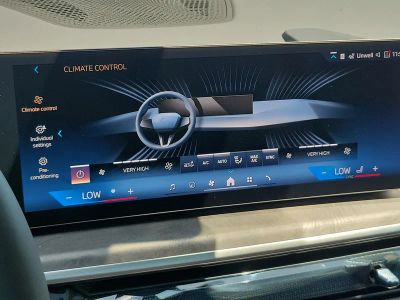 2027 BMW X6 — photo 30 view