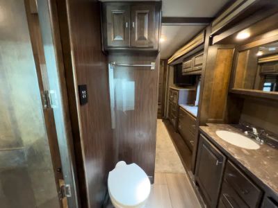 2018 Tiffin ALLEGRO RED — photo 18 view