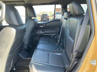 2025 Toyota Land Cruiser - Photo 17