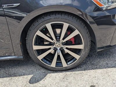2018 Volkswagen Passat — photo 11 view