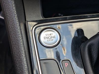 2018 Volkswagen Passat — photo 30 view