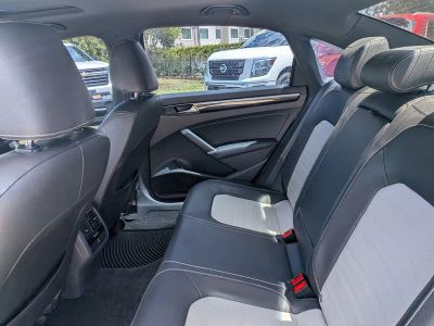 2018 Volkswagen Passat — photo 14 view