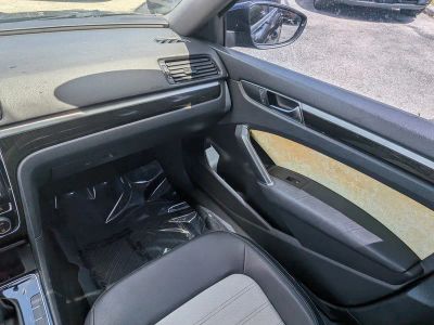 2018 Volkswagen Passat — photo 18 view