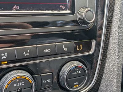 2018 Volkswagen Passat — photo 32 view