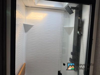 2025 Keystone RV Fuzion - Photo 25