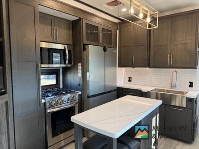 2025 Keystone RV Fuzion - Photo 6