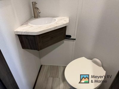 2025 Keystone RV Fuzion - Photo 21