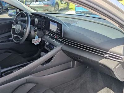 2023 Hyundai Elantra - Photo 24